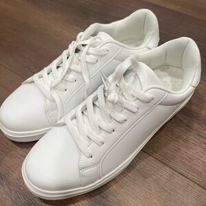 Women’s white sneaker shoes, size 11🤍